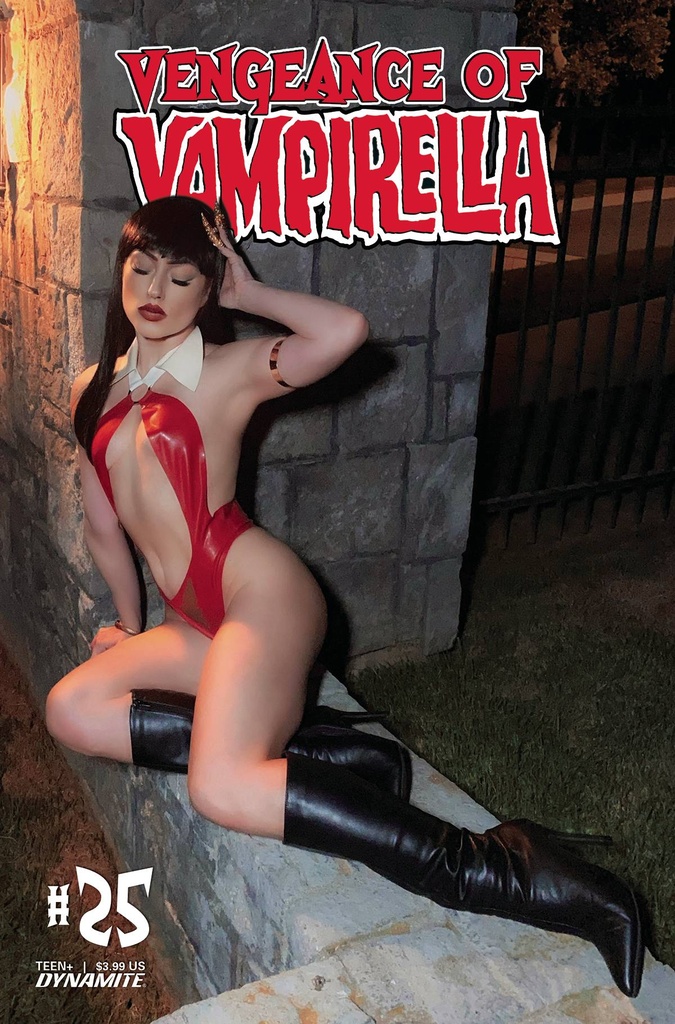 Vengeance of Vampirella #25 (Cover D Rachel Hollon Cosplay Photo Variant)